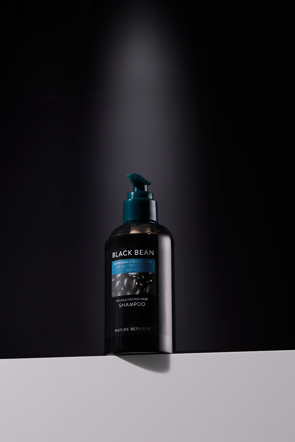 BLACK BEAN INVIGORATING HAIR SHAMPOO - Stärkendes Shampoo für kräftigeres, glänzendes Haar